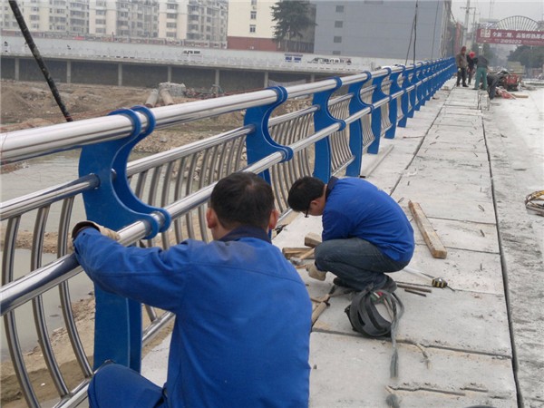 仙桃不锈钢桥梁护栏除锈维护的重要性及其方法